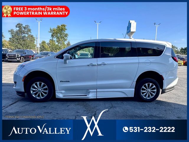 2018 Chrysler Pacifica Touring Plus Minivan 4D - 22939084 - 3