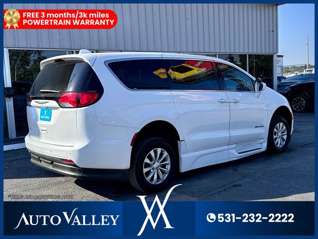 2018 Chrysler Pacifica Touring Plus Minivan 4D - 22939084 - 6