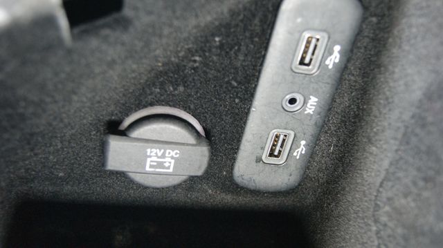 2018 Dodge Challenger 3 MONTH WARRANTY , JUST SERVICED , VERY CLEAN INSIDE AND OUT  - 23056745 - 24
