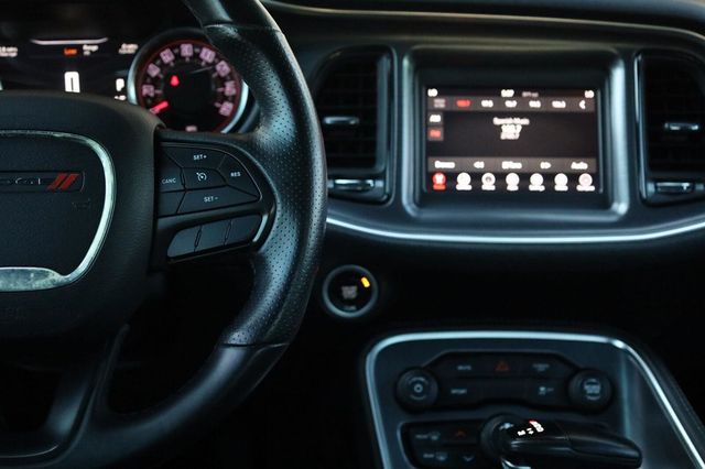 2018 Dodge Challenger R/T - 23095856 - 32