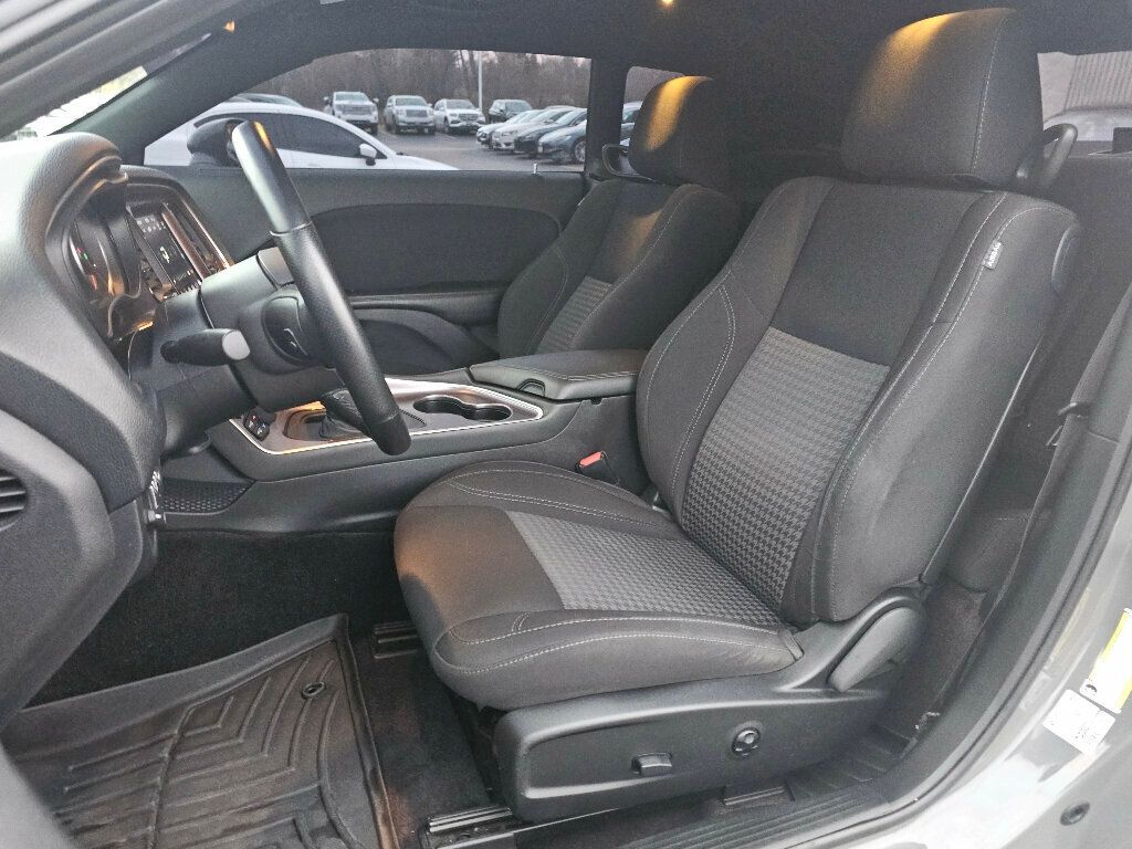 2018 Dodge Challenger R/T Coupe - 22949224 - 13