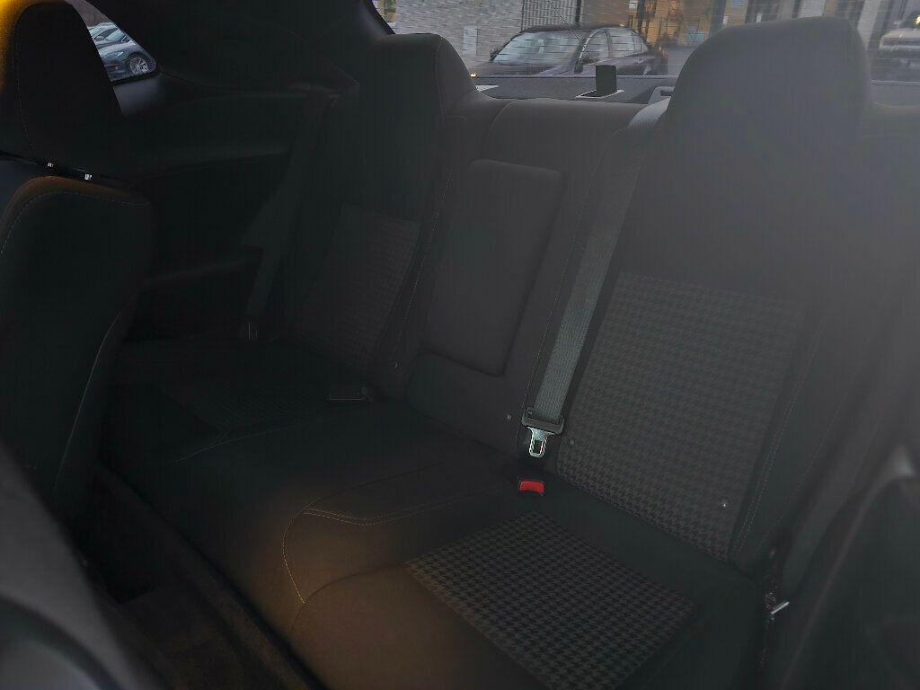 2018 Dodge Challenger R/T Coupe - 22949224 - 16