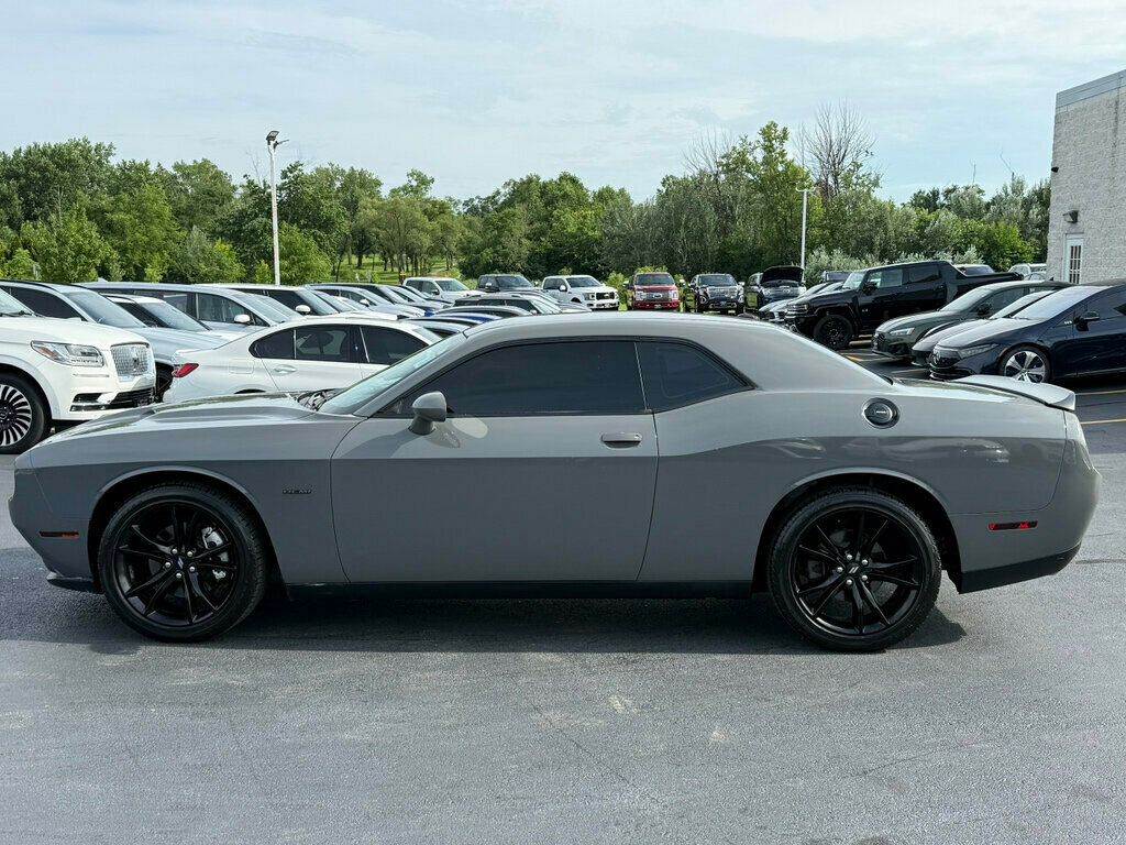 2018 Dodge Challenger R/T Coupe - 23026286 - 14