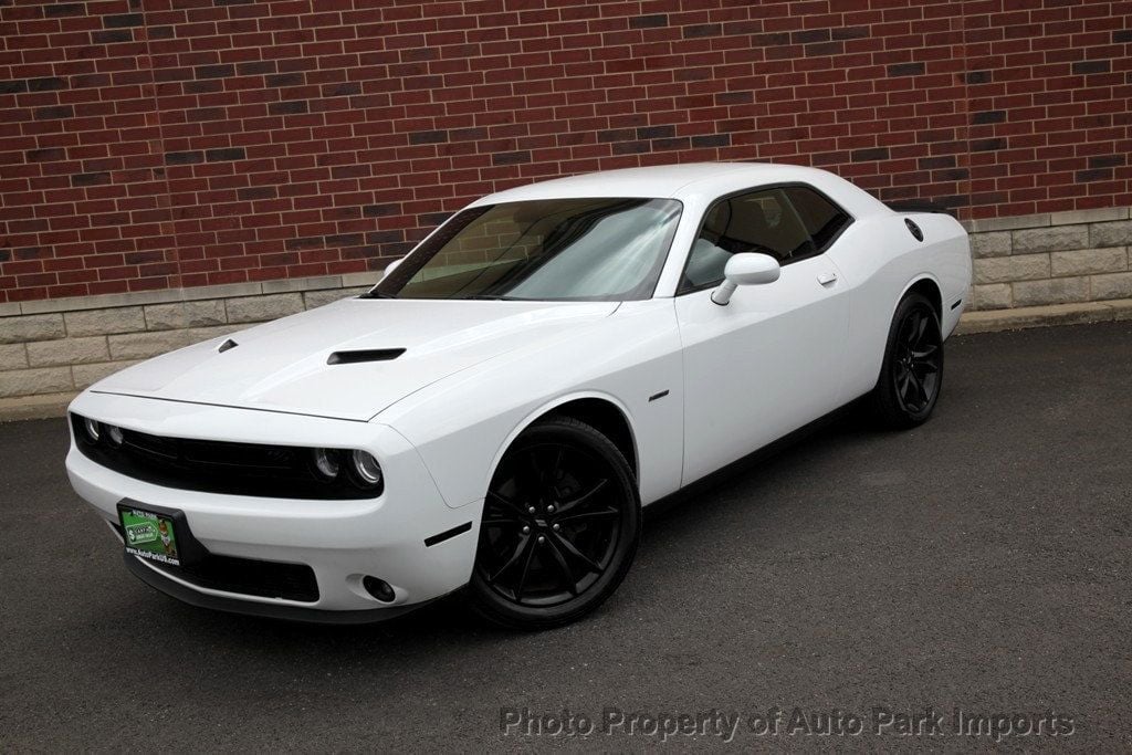 2018 Dodge Challenger R/T photo 3