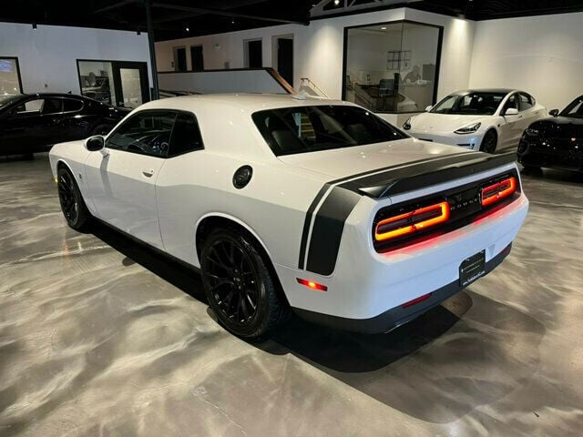 2018 Dodge Challenger ScatPackShaker/DynamicsPkg/LEatherIntGroup/DriveConvenienceGroup - 22668029 - 2