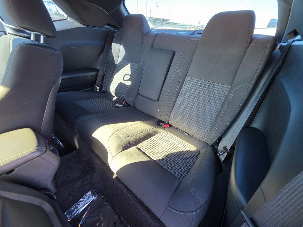 2018 Dodge Challenger SXT - 22931289 - 12