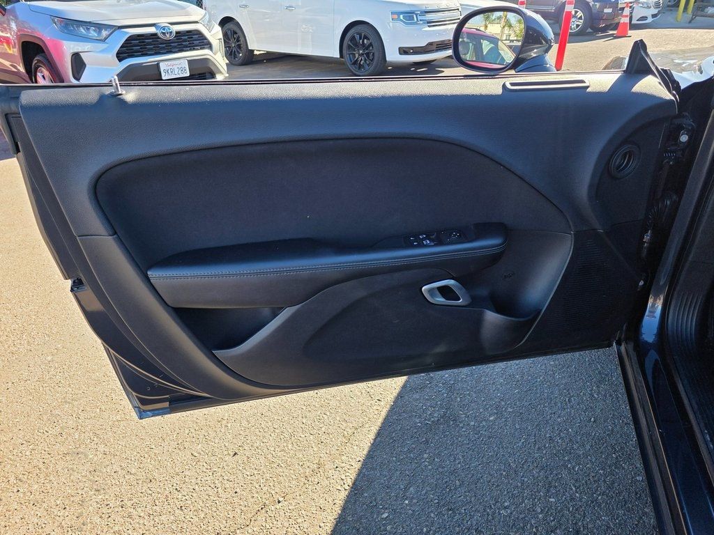 2018 Dodge Challenger SXT - 22931289 - 13