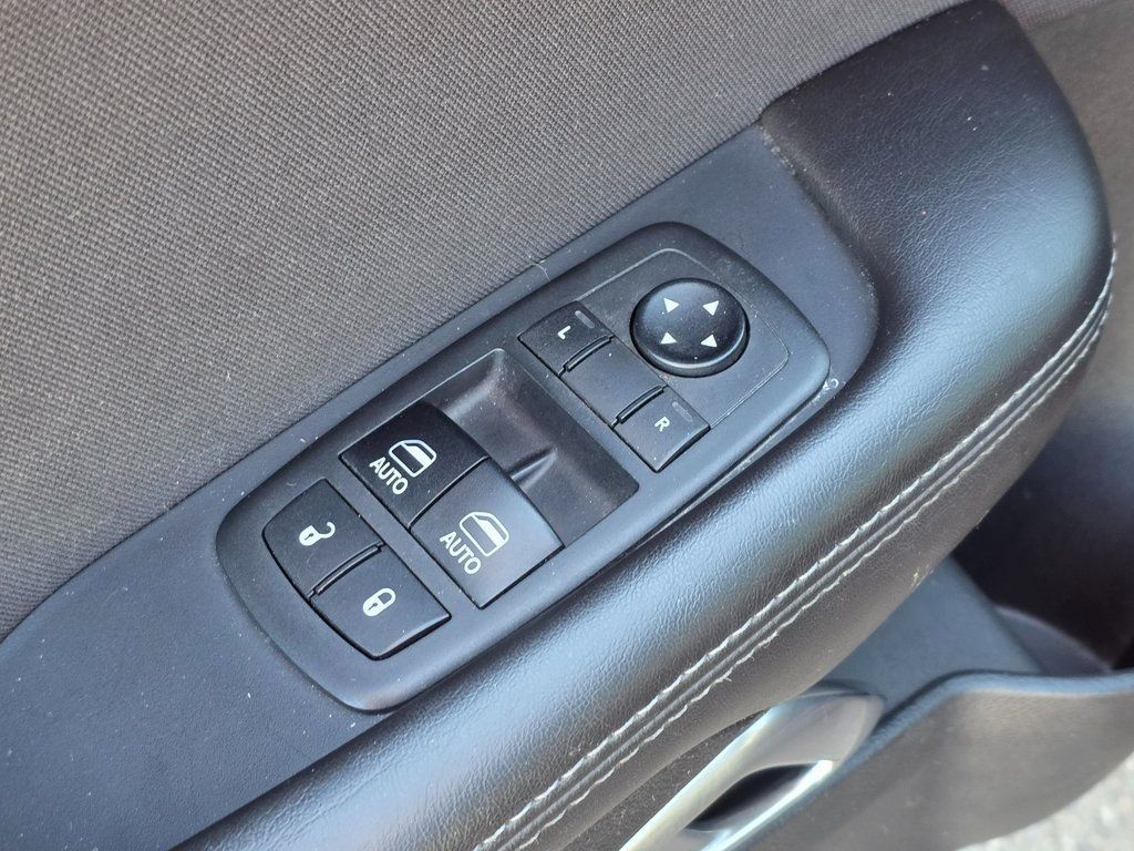 2018 Dodge Challenger SXT - 22931289 - 14
