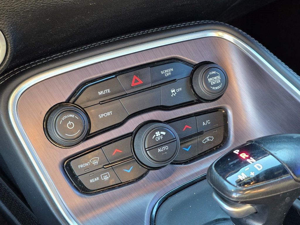 2018 Dodge Challenger SXT - 22931289 - 22