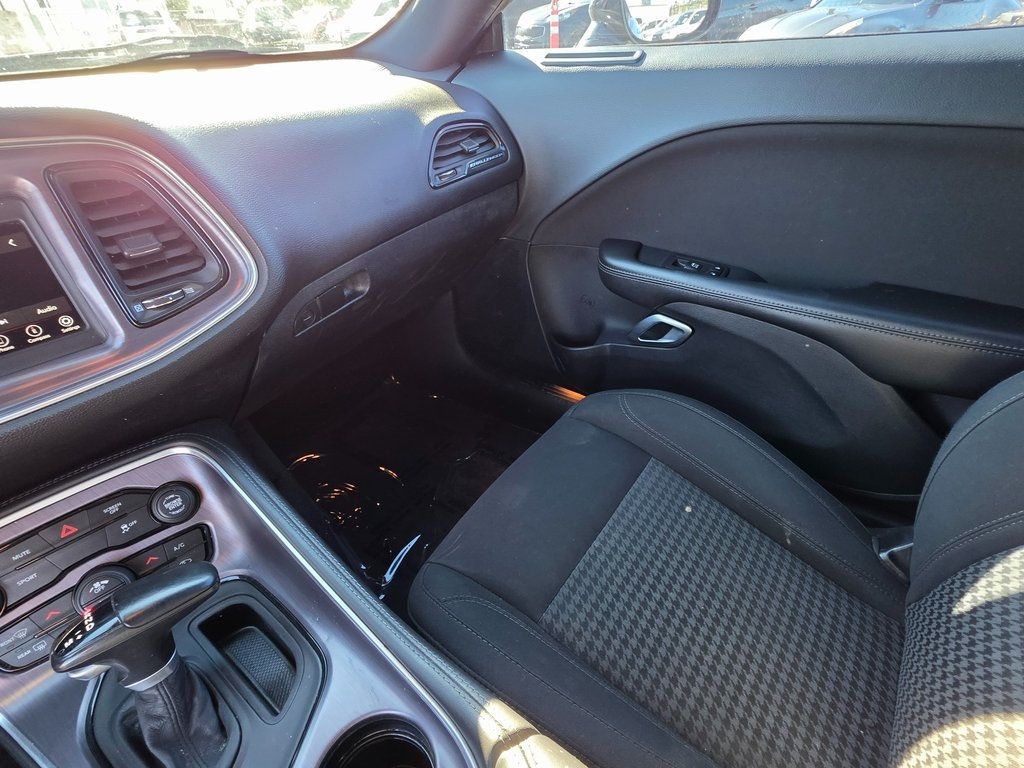 2018 Dodge Challenger SXT - 22931289 - 25