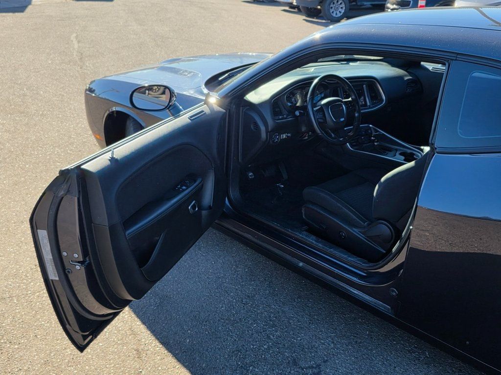 2018 Dodge Challenger SXT - 22931289 - 29