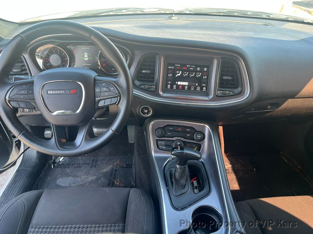2018 Dodge Challenger SXT photo 16