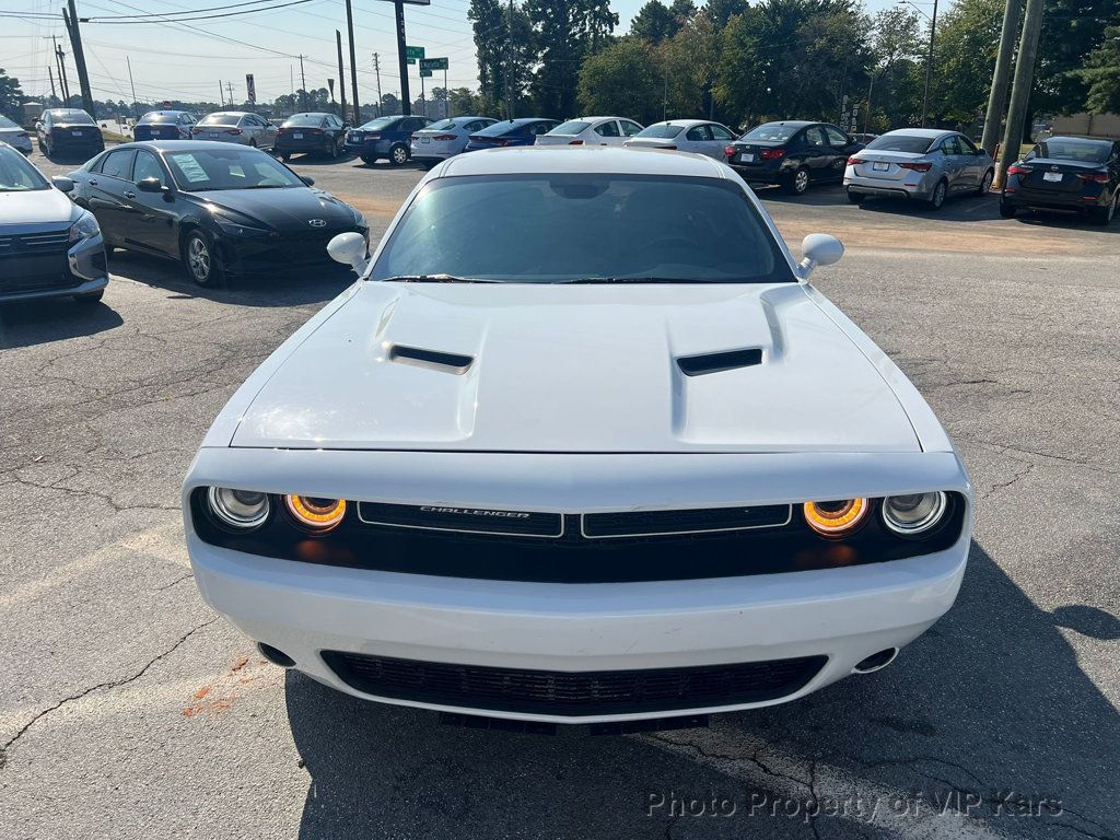 2018 Dodge Challenger SXT photo 2