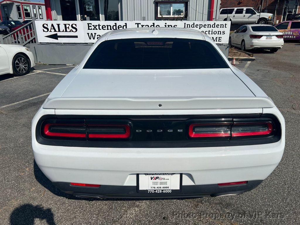 2018 Dodge Challenger SXT photo 5