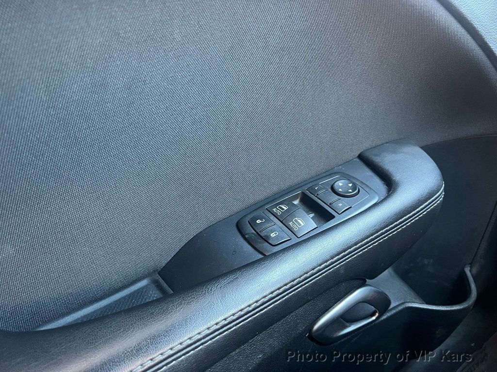 2018 Dodge Challenger SXT photo 8
