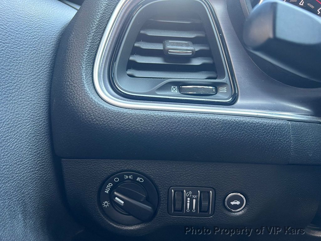 2018 Dodge Challenger SXT photo 9