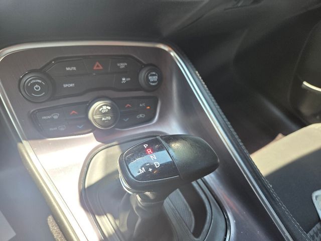 2018 Dodge Challenger SXT RWD - 22999011 - 19