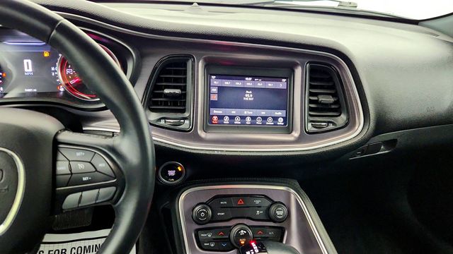 2018 Dodge Challenger SXT RWD - 23010717 - 16