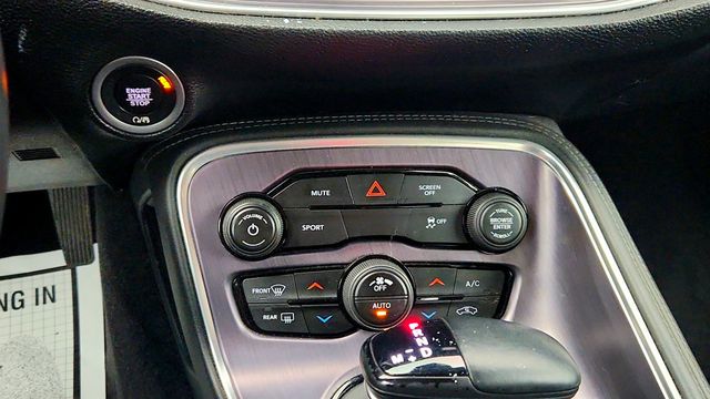 2018 Dodge Challenger SXT RWD - 23010717 - 17