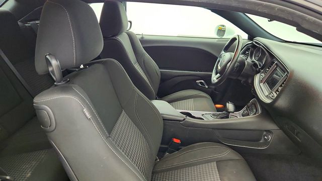 2018 Dodge Challenger SXT RWD - 23010717 - 21