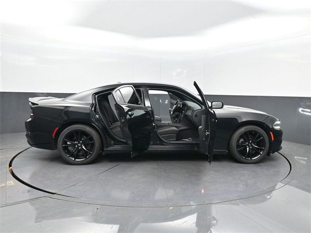 2018 Dodge Charger SXT photo 24