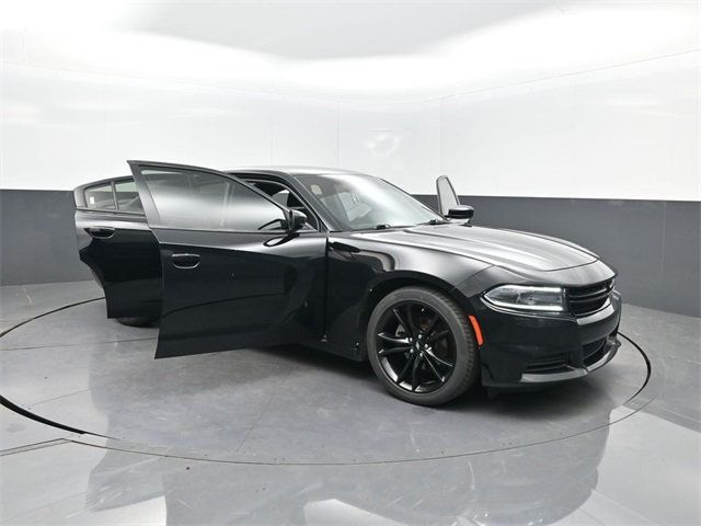2018 Dodge Charger SXT photo 25