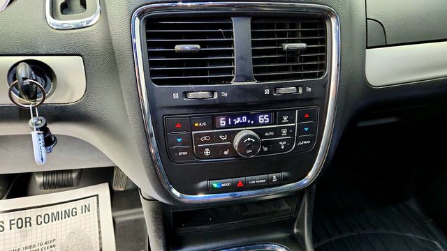 2018 Dodge Grand Caravan GT w/ Stow N Place Roof Rack & Navigation - 23090343 - 15