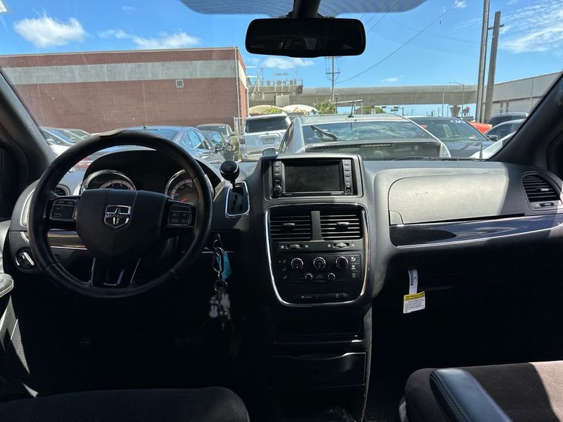 2018 Dodge Grand Caravan SE Plus Wagon - 23052151 - 13