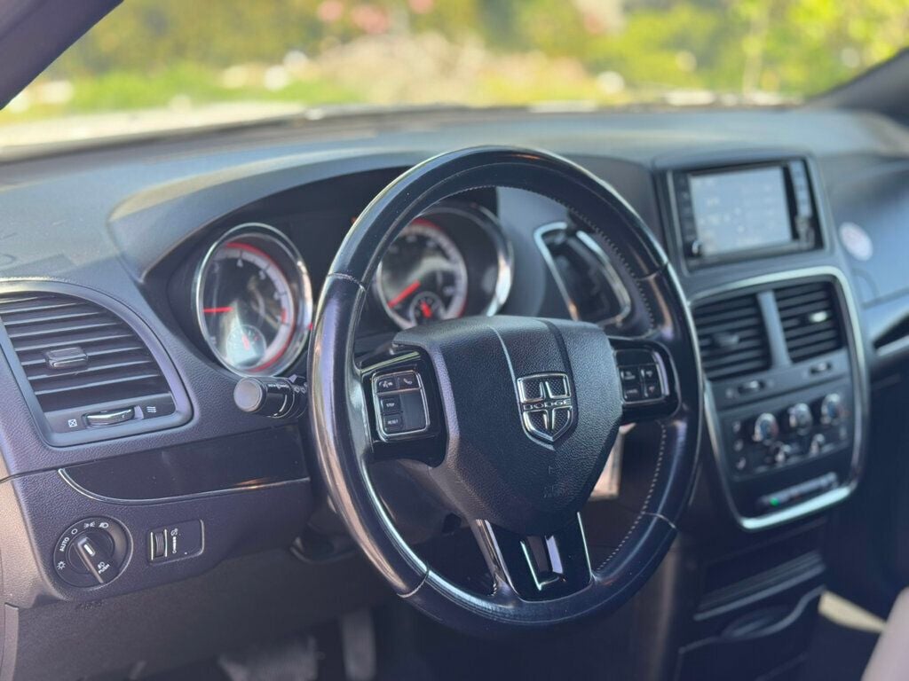 2018 Dodge Grand Caravan SE photo 11