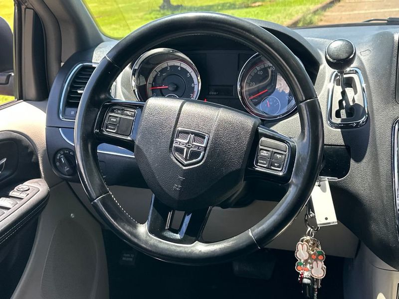 2018 Dodge Grand Caravan SXT Wagon - 23006660 - 17