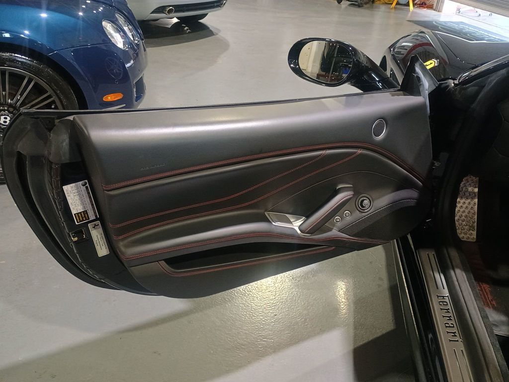 2018 Ferrari California T Convertible Clean Carfax - 22976702 - 13