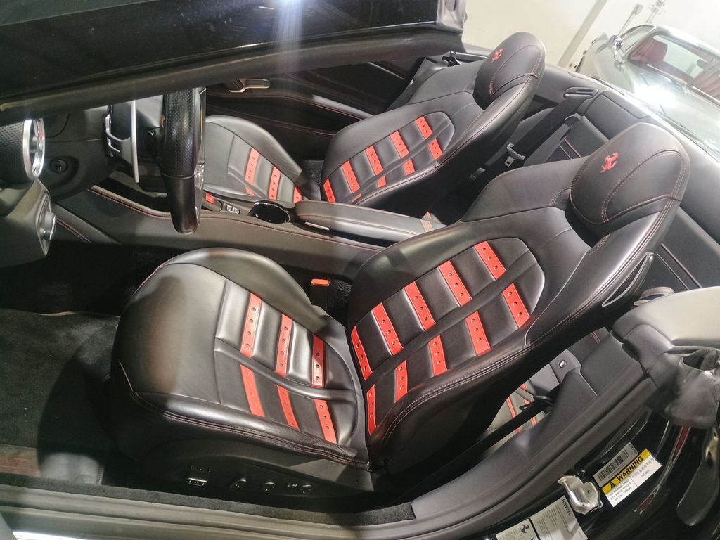 2018 Ferrari California T Convertible Clean Carfax - 22976702 - 15