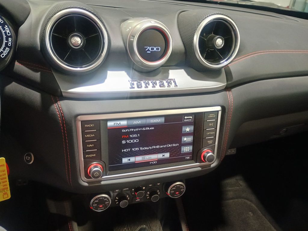 2018 Ferrari California T Convertible Clean Carfax - 22976702 - 25