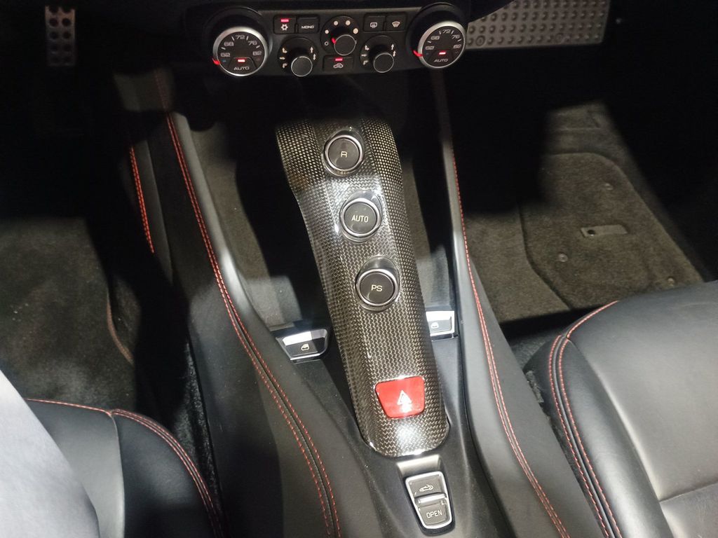 2018 Ferrari California T Convertible Clean Carfax - 22976702 - 26