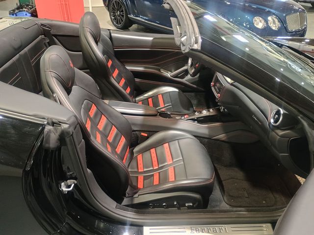 2018 Ferrari California T Convertible Clean Carfax - 22976702 - 32