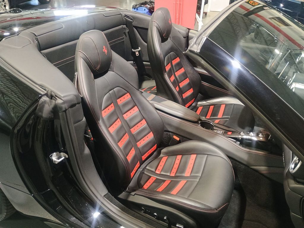 2018 Ferrari California T Convertible Clean Carfax - 22976702 - 33