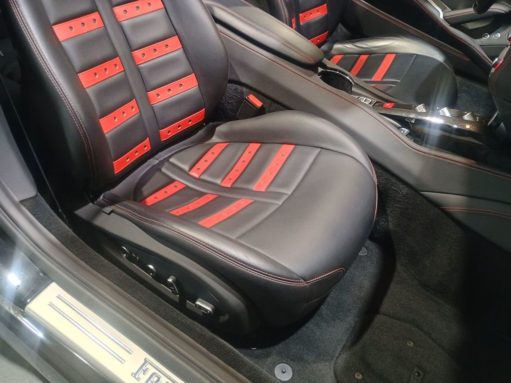 2018 Ferrari California T Convertible Clean Carfax - 22976702 - 34