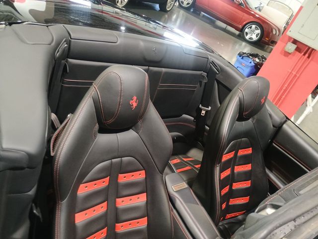 2018 Ferrari California T Convertible Clean Carfax - 22976702 - 35