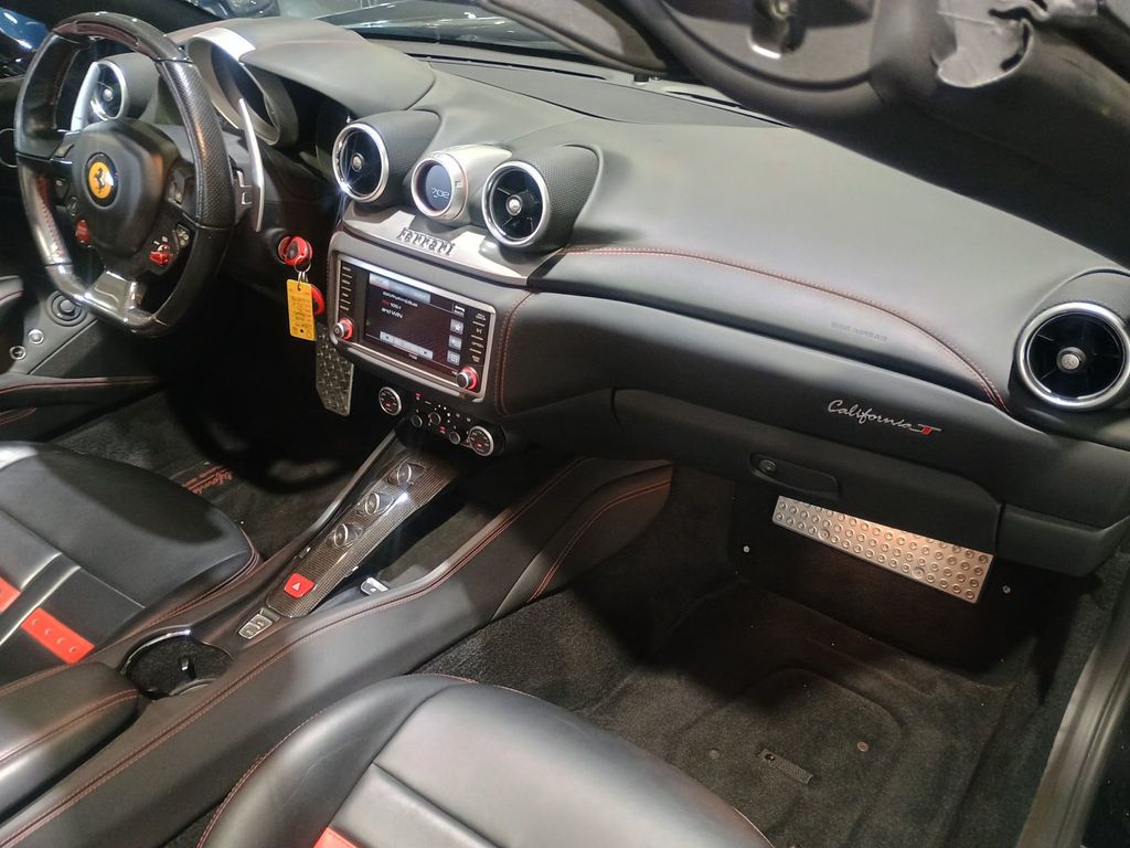 2018 Ferrari California T Convertible Clean Carfax - 22976702 - 36
