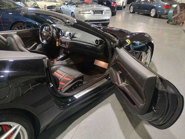 2018 Ferrari California T Convertible Clean Carfax - 22976702 - 37