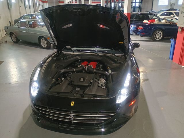 2018 Ferrari California T Convertible Clean Carfax - 22976702 - 38