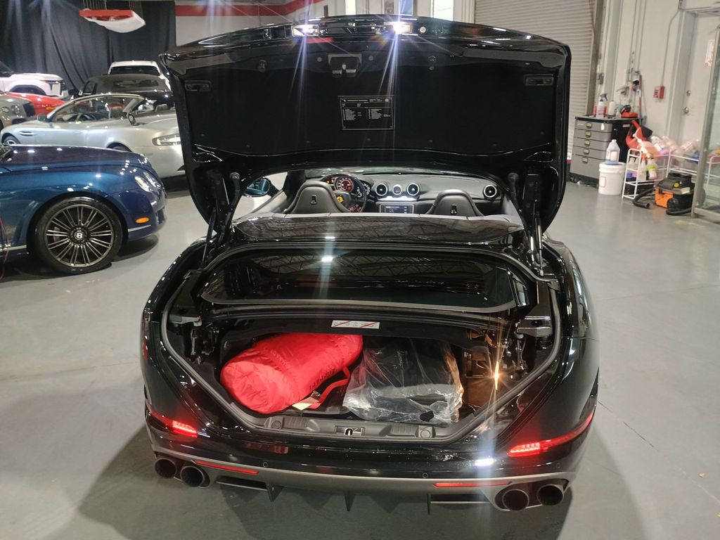 2018 Ferrari California T Convertible Clean Carfax - 22976702 - 47