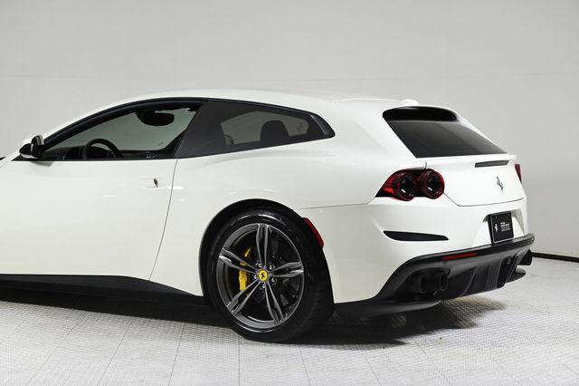 2018 Ferrari GTC4Lusso V12 - 22975426 - 23