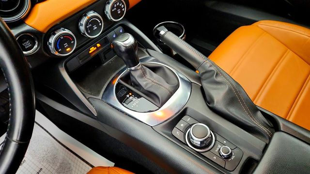 2018 FIAT 124 Spider Lusso Convertible w/ Navigation & Sound Group & Visibility Group - 23027061 - 16