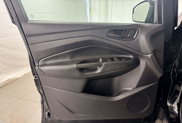 2018 Ford Escape S - 23065409 - 13