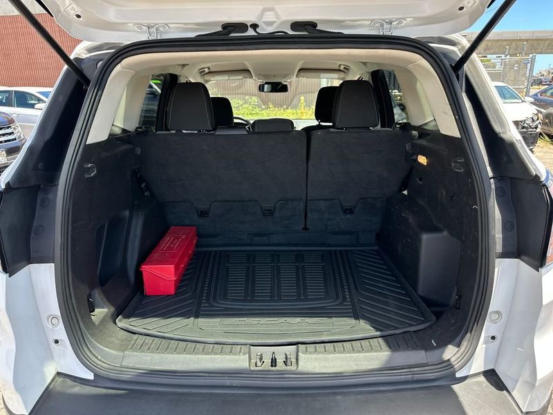2018 Ford Escape SE FWD - 23059502 - 19
