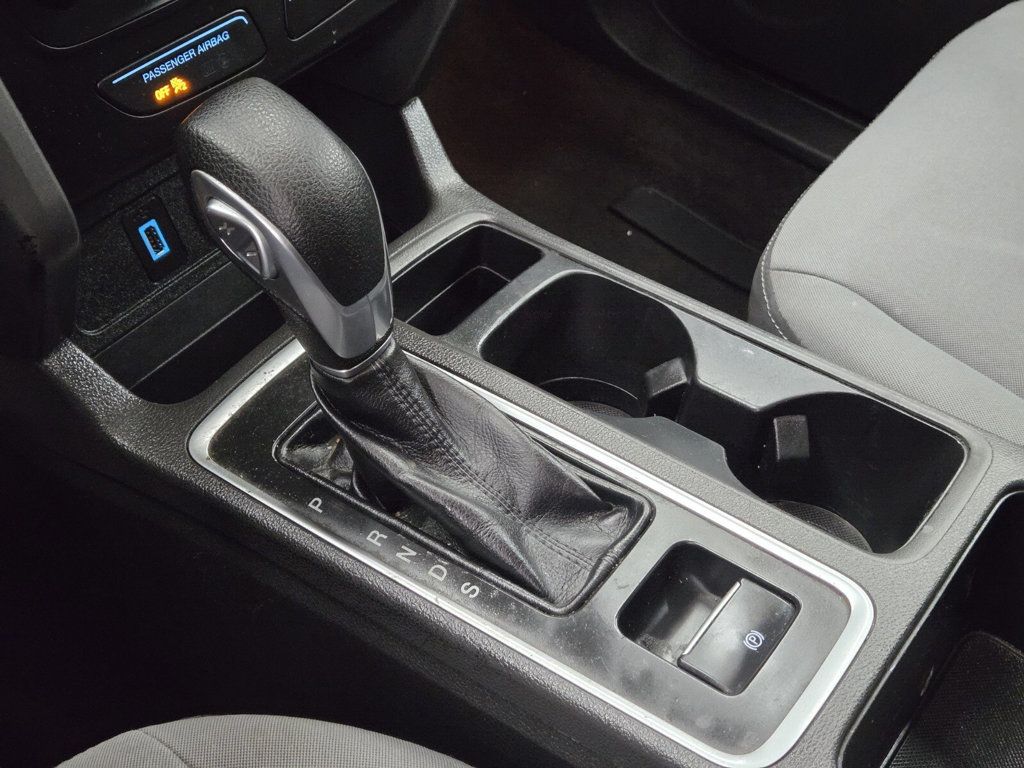 2018 Ford Escape S FWD - 22929306 - 18