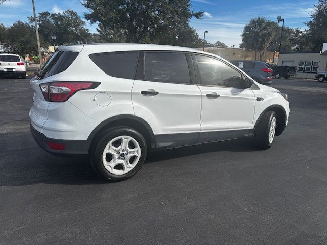 2018 Ford Escape S FWD - 22972421 - 11
