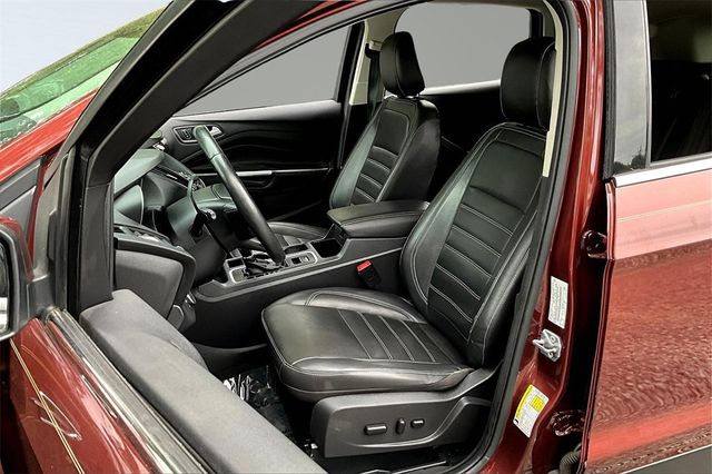 2018 Ford Escape Titanium 4WD - 22953716 - 9