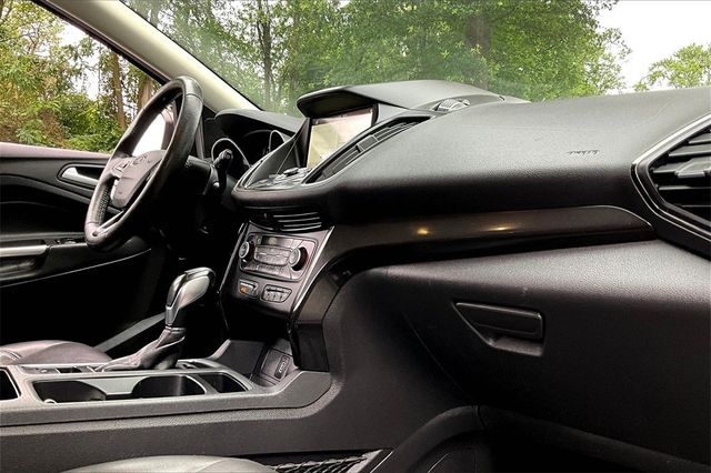 2018 Ford Escape Titanium 4WD - 22953716 - 11